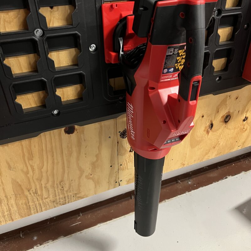 Milwaukee 2824-20 Dual Battery Blower Packout/Wall Mount